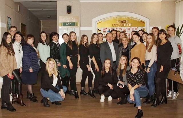 Студенти та викладачі факультету педагогіки і психології